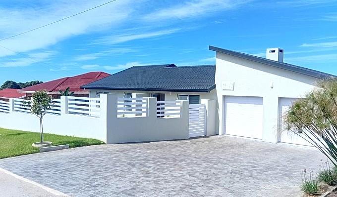 3 Bedroom House in Dana Bay