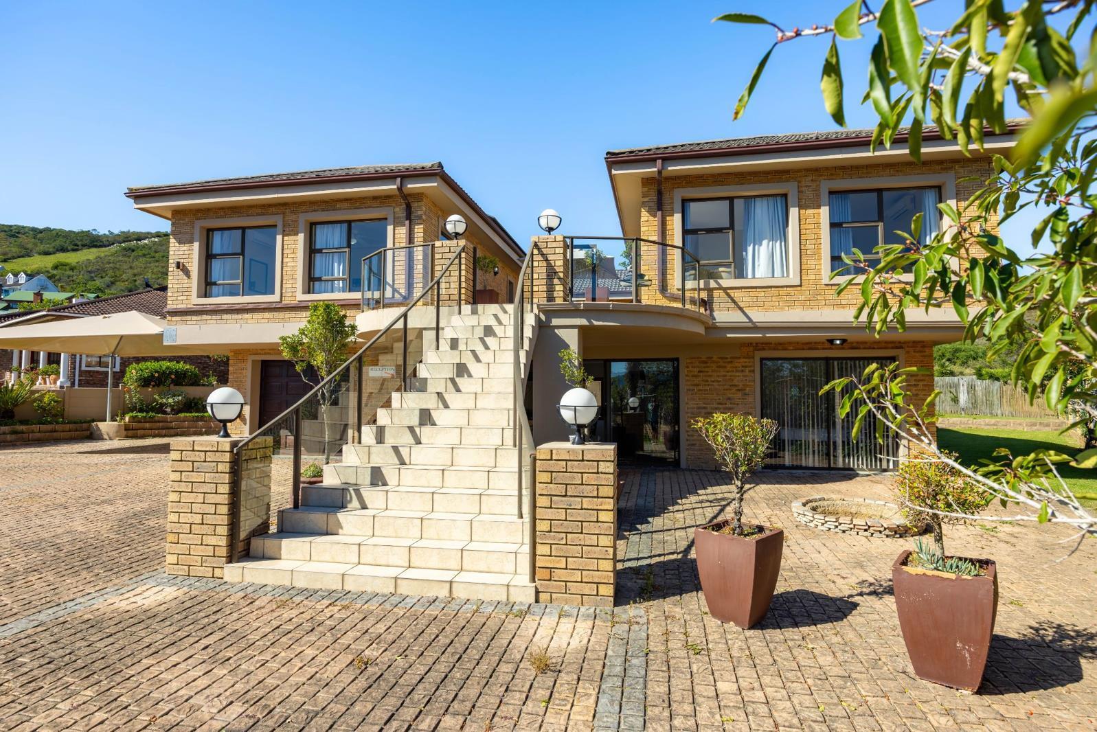 7 Bedroom House in Rexford