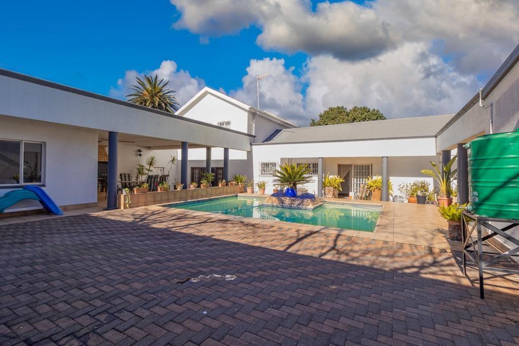 5 Bedroom House in Primrose