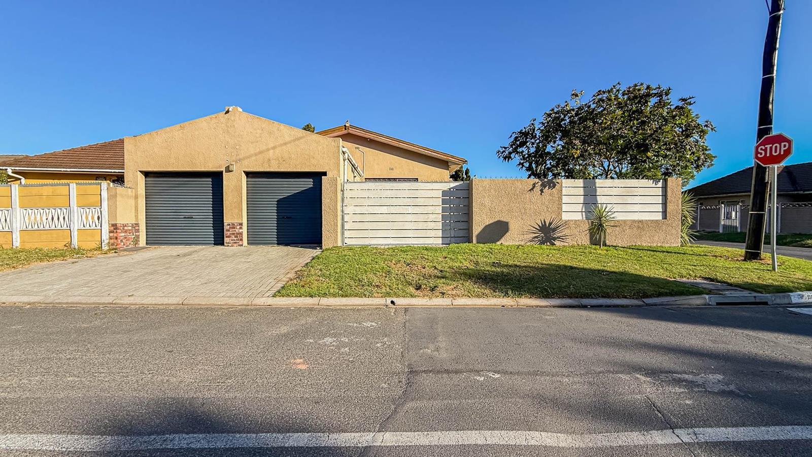 4 Bedroom House in Belmont Park