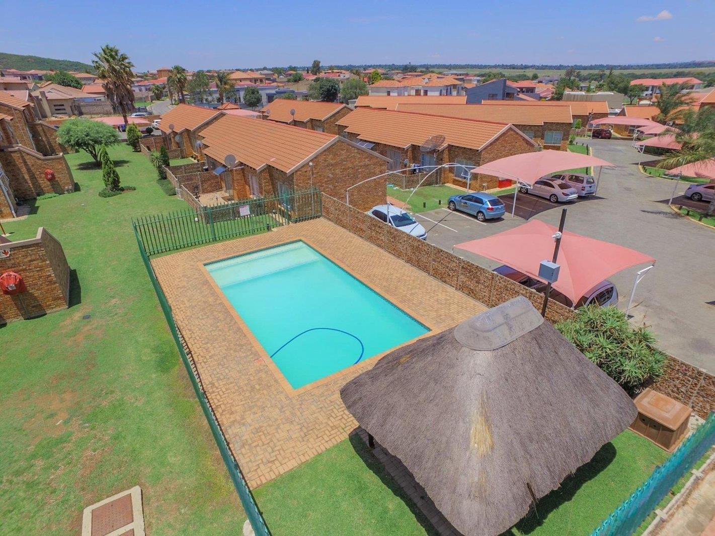 2 Bedroom Townhouse in Liefde en Vrede