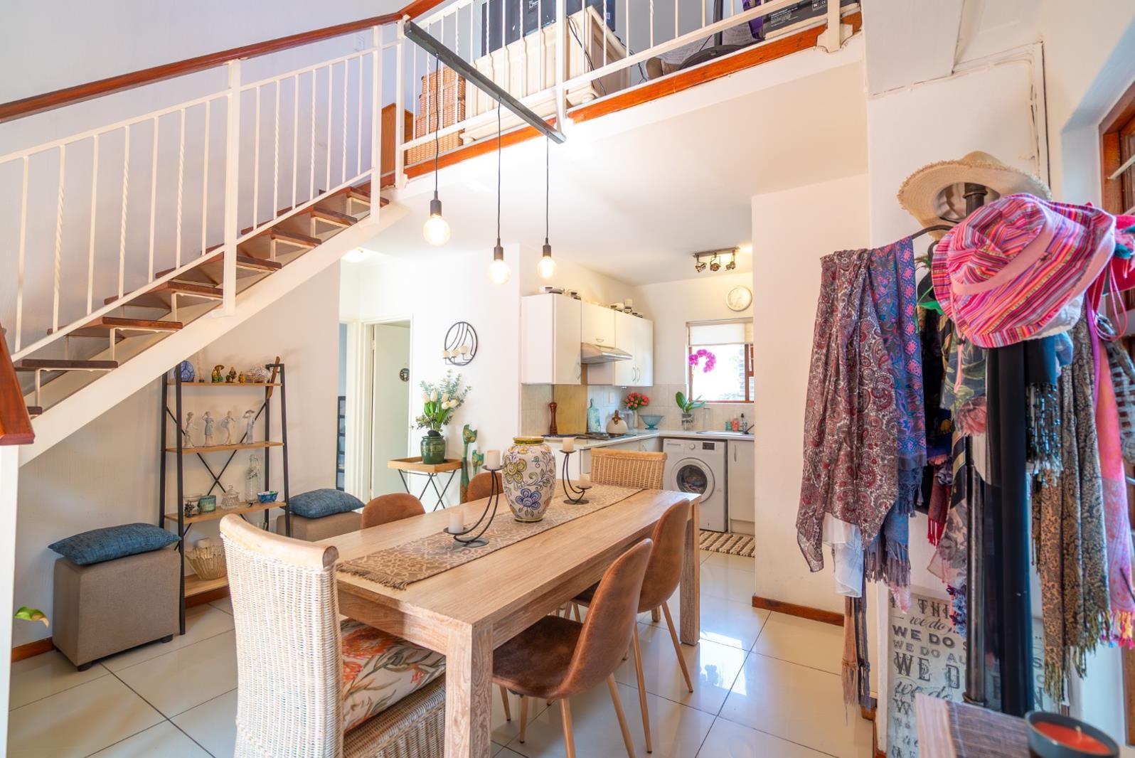 2 Bedroom House in Maroeladal