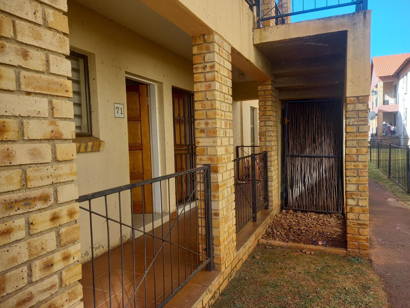3 Bedroom Townhouse in Grobler Park