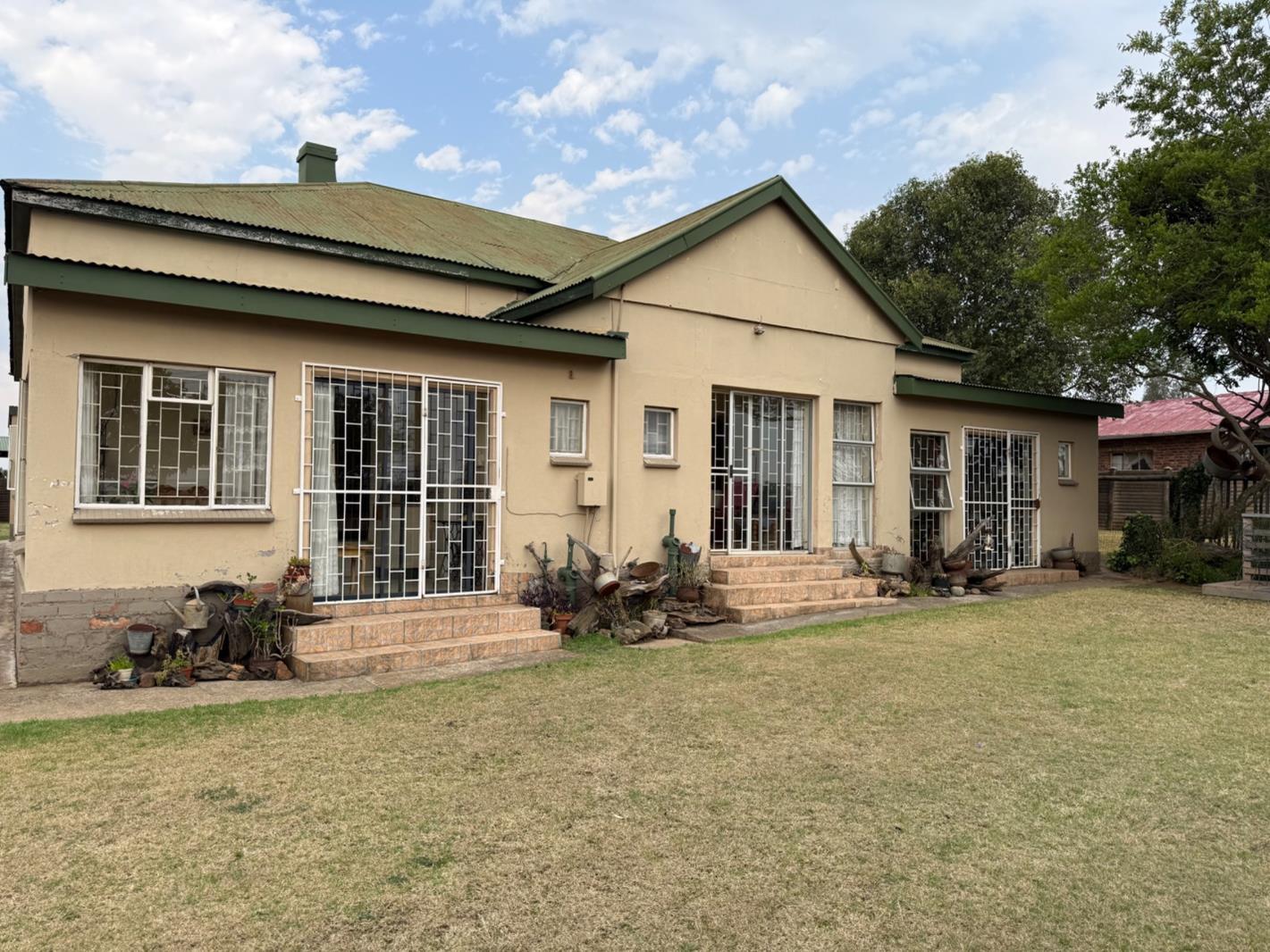 9 Bedroom House in Machadodorp