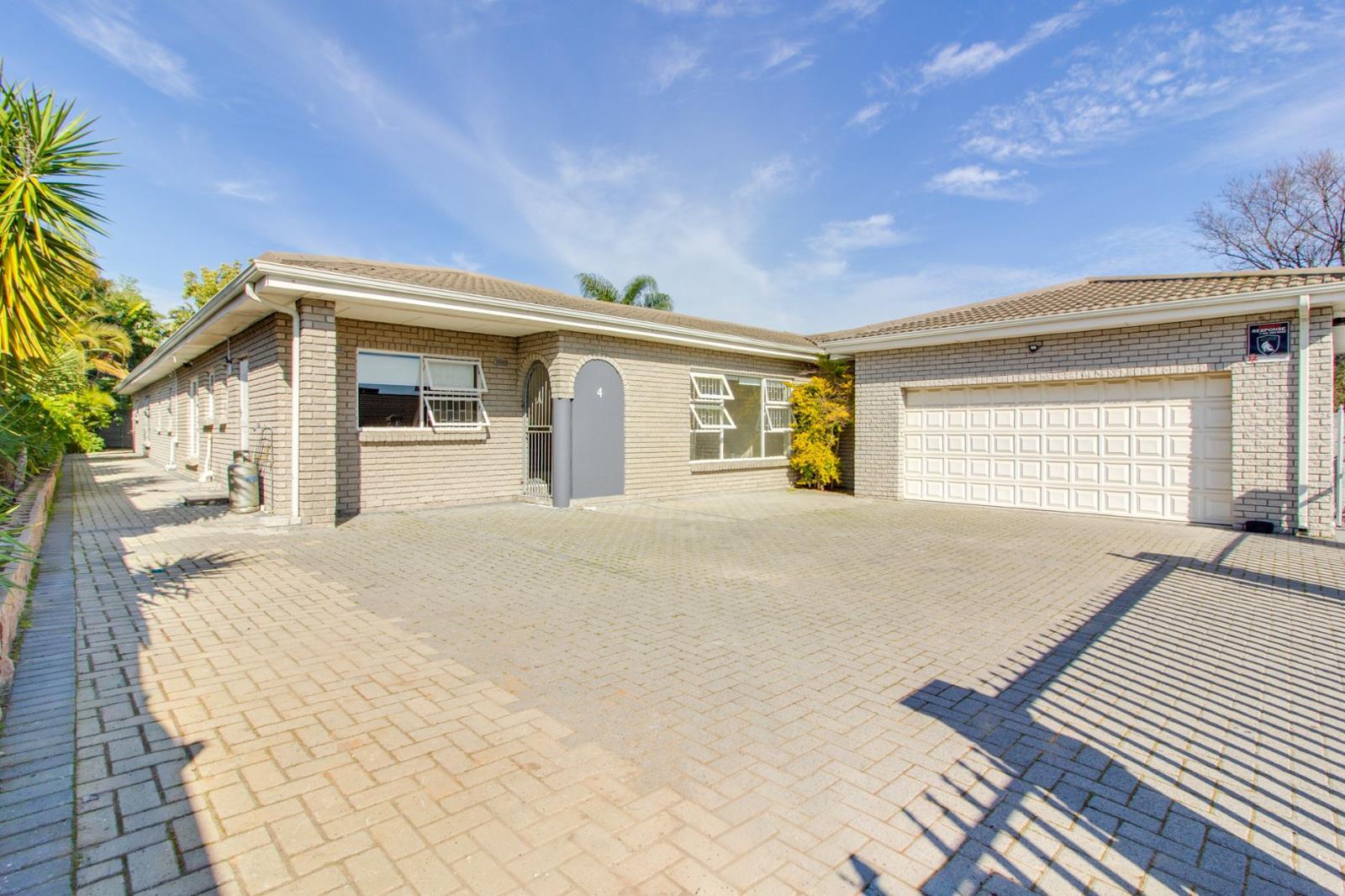 4 Bedroom House in Protea Heights