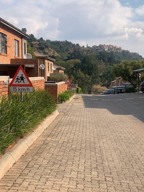 2 Bedroom Townhouse in Helderkruin
