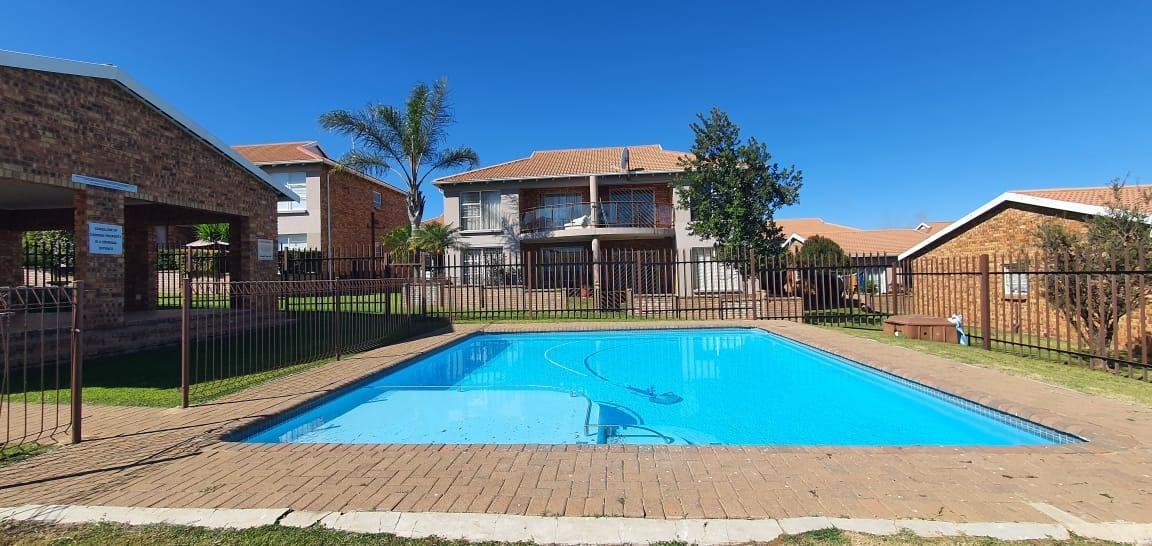 2 Bedroom Townhouse in Liefde en Vrede