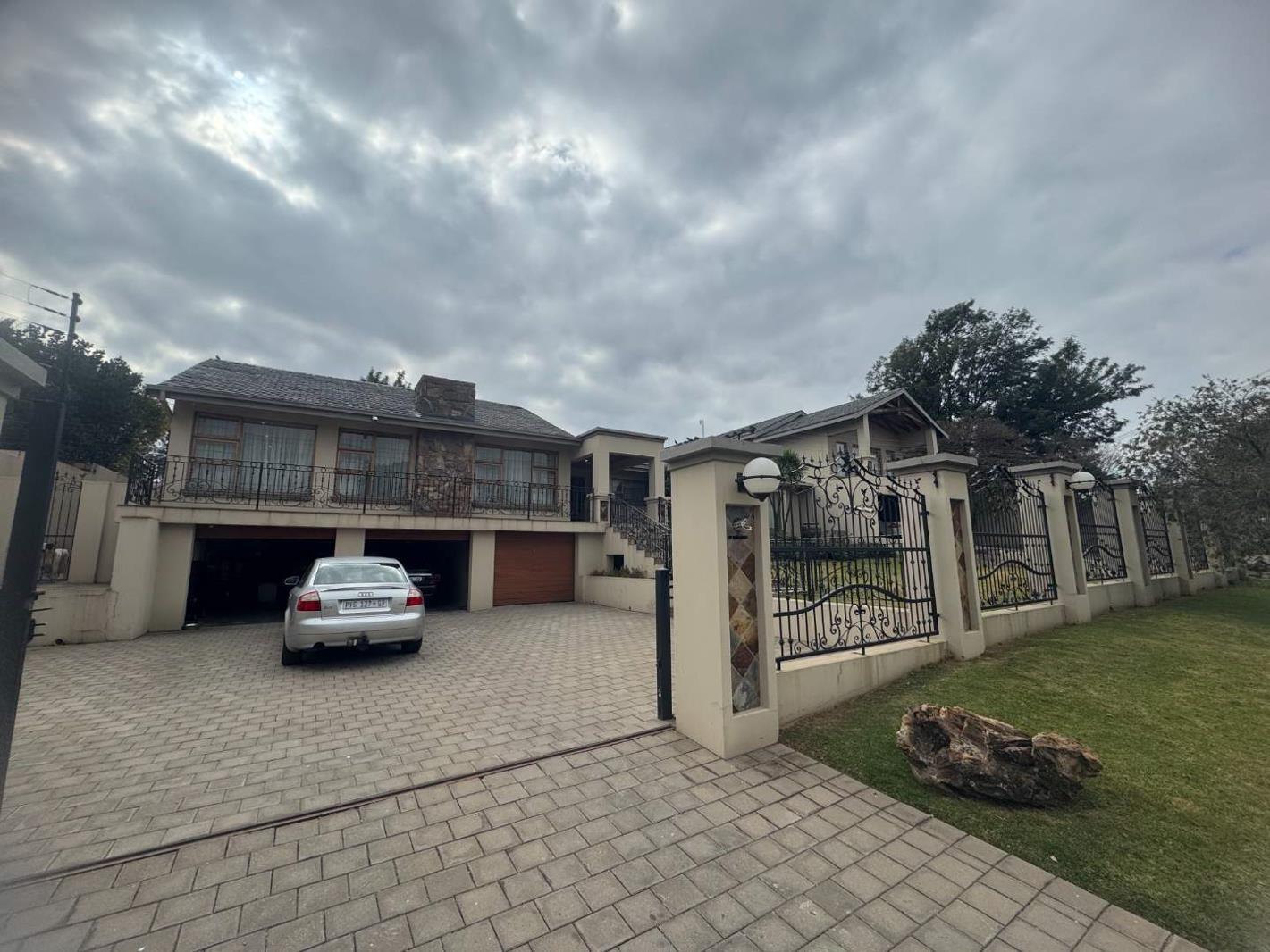 5 Bedroom House in Oakdene