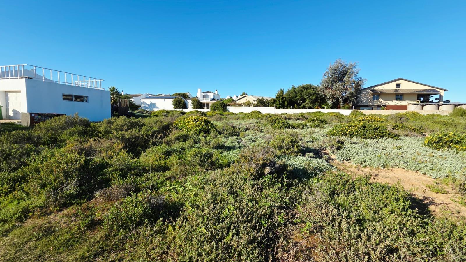 925 m² Land available in Country Club