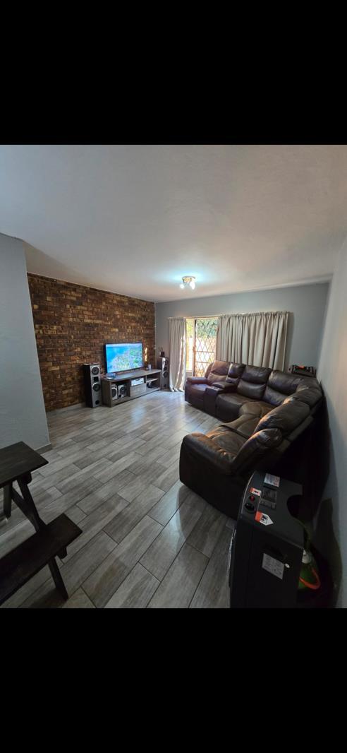 2 Bedroom Townhouse in Zwartkop