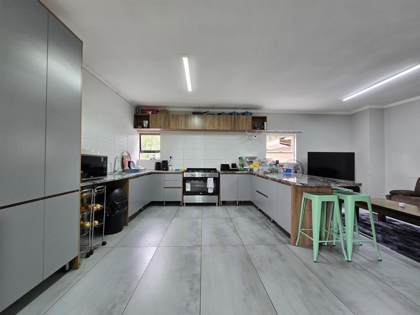 3 Bedroom Apartment in Lakefield