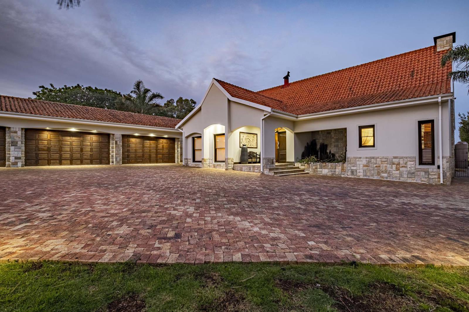 4 Bedroom House in Kragga Kamma