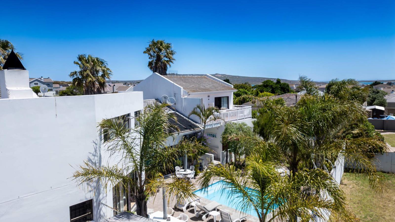 8 Bedroom House in Country Club