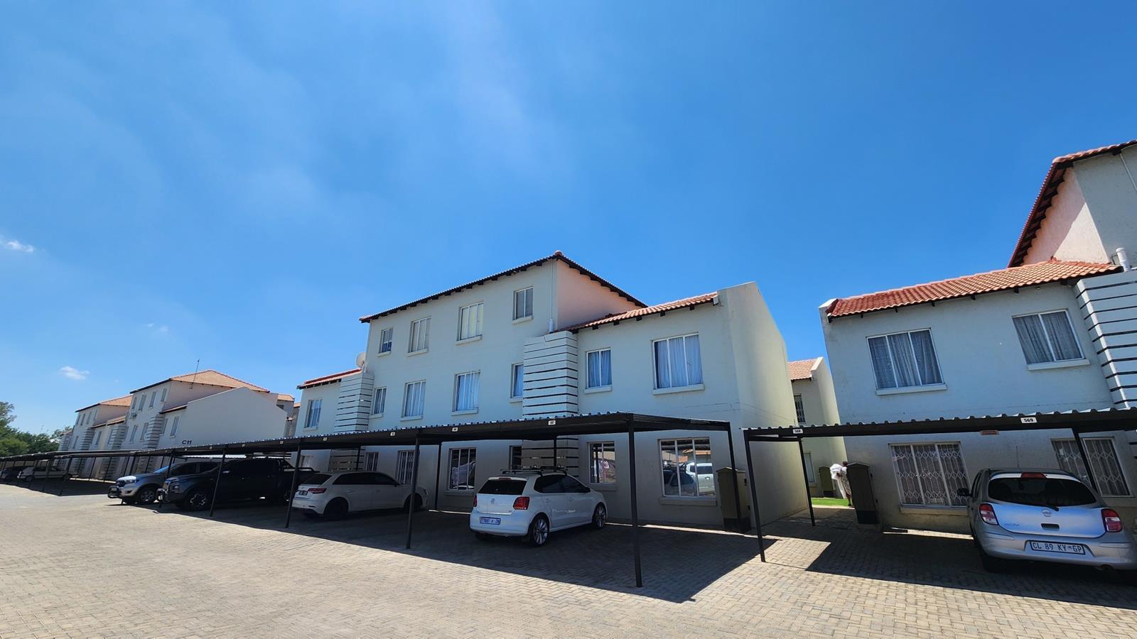 2 Bedroom Apartment in Mooivallei Park