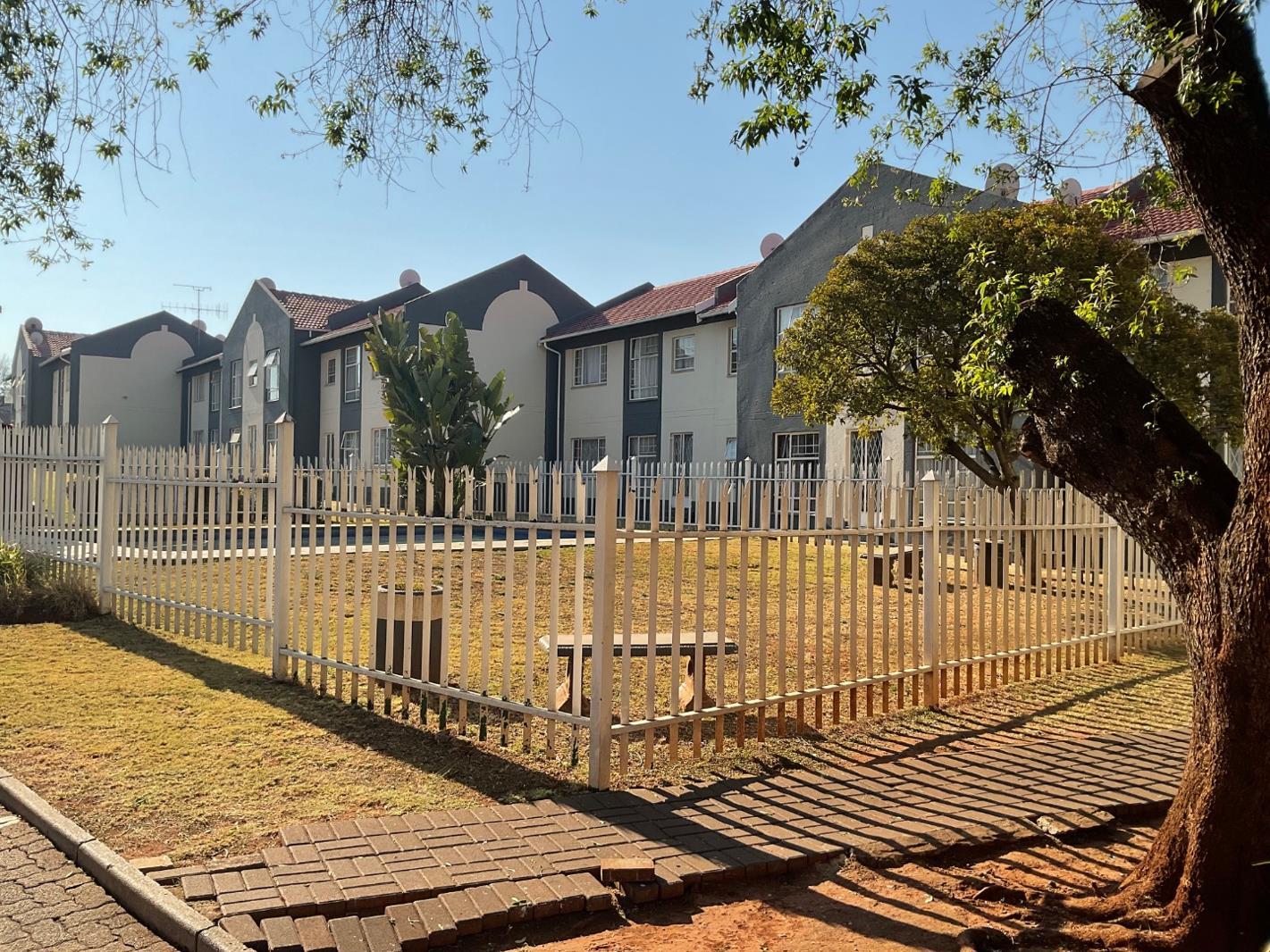 3 Bedroom Apartment in Die Hoewes
