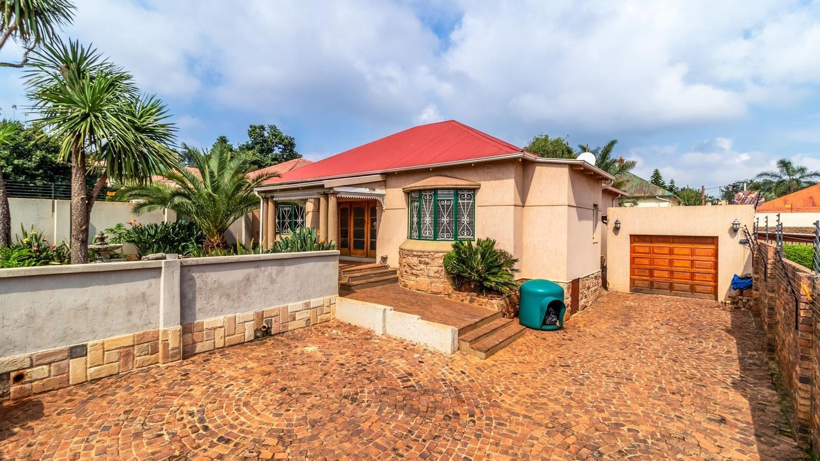 3 Bedroom House in Kensington