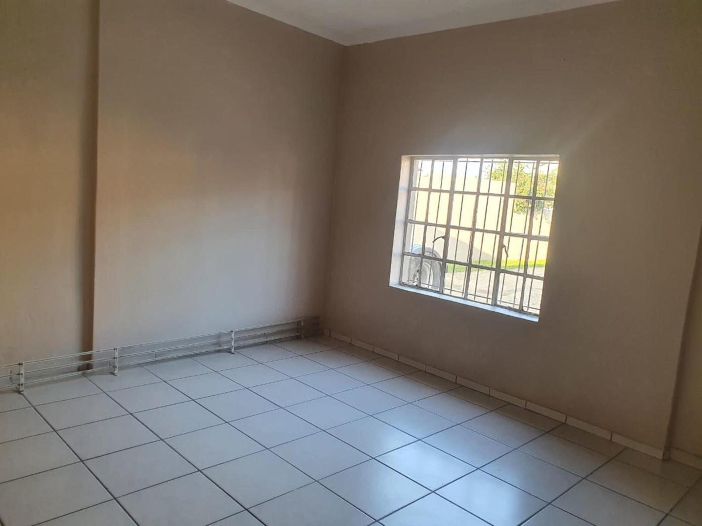 2 Bedroom House in Crown Gardens