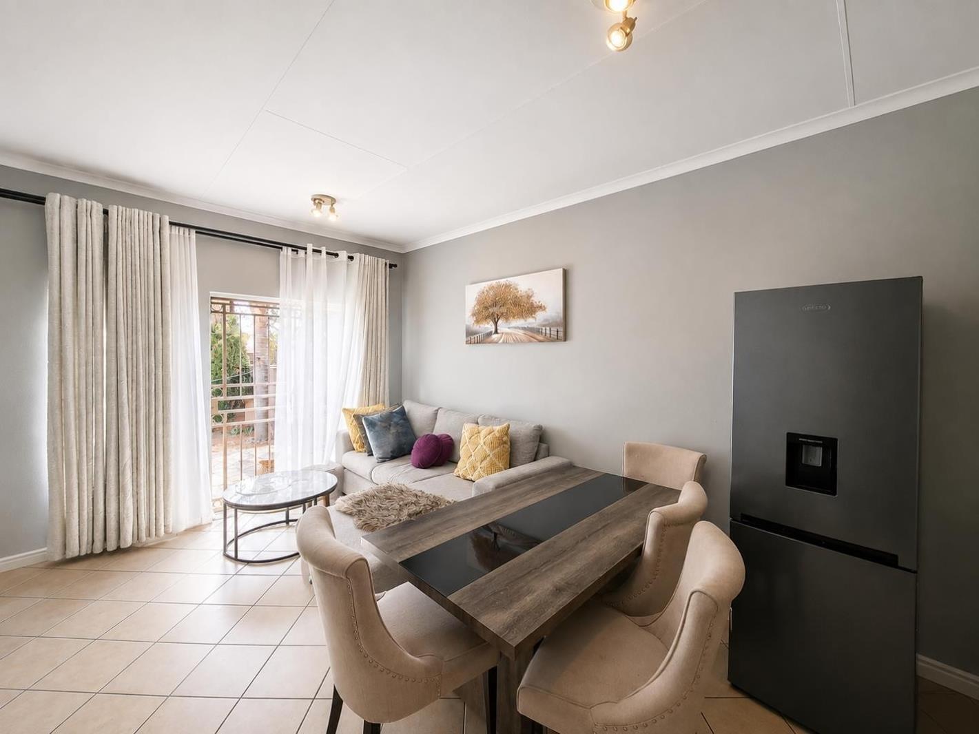 2 Bedroom Townhouse in Mooikloof Ridge