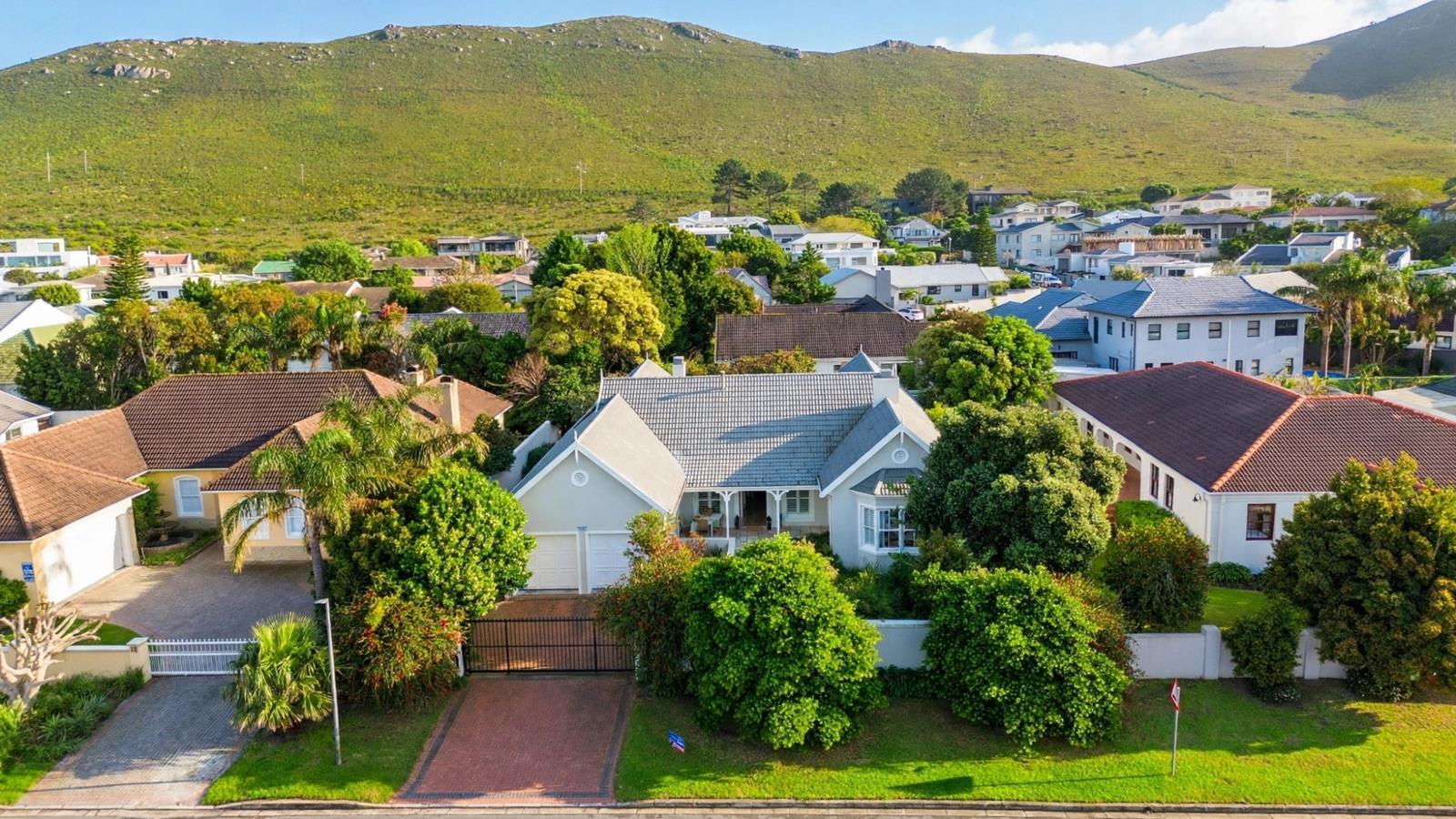 4 Bedroom House in Hermanus Heights