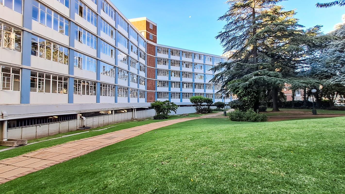 3 Bedroom Apartment in Bedford Gardens