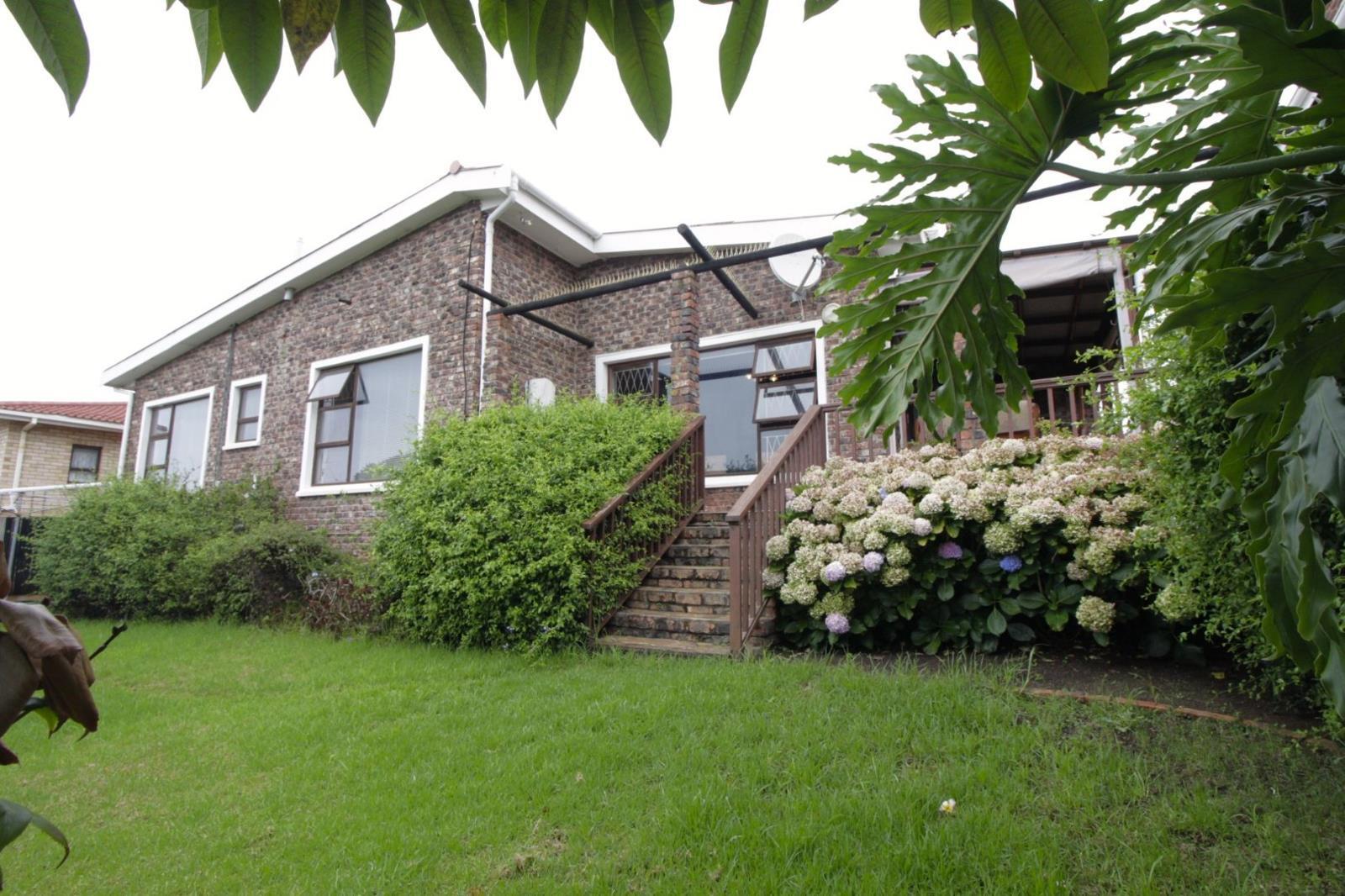 4 Bedroom House in Jeffreys Bay