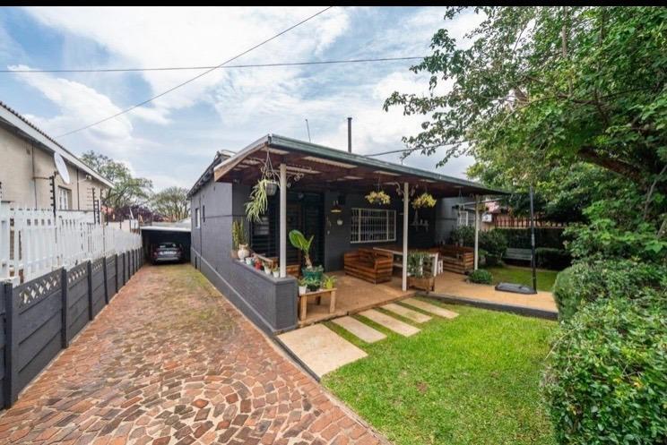 3 Bedroom House in Kensington