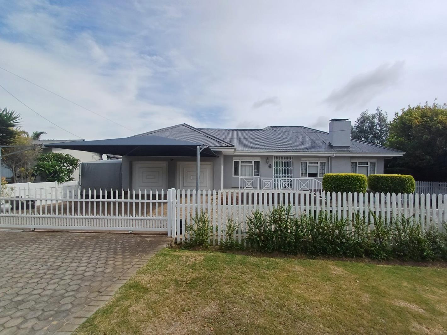 4 Bedroom House in Hartenbos