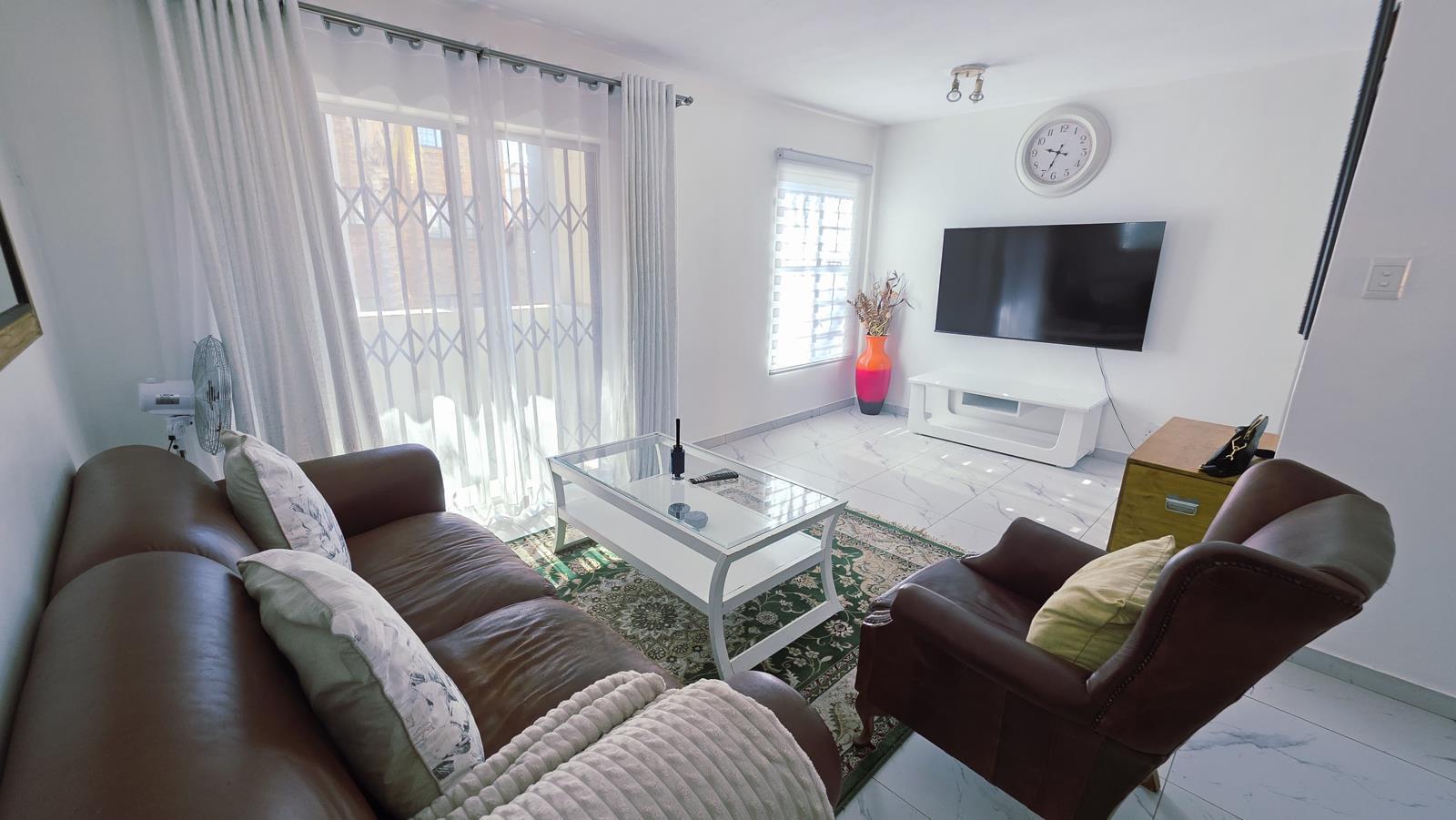 2 Bedroom Townhouse in Die Hoewes