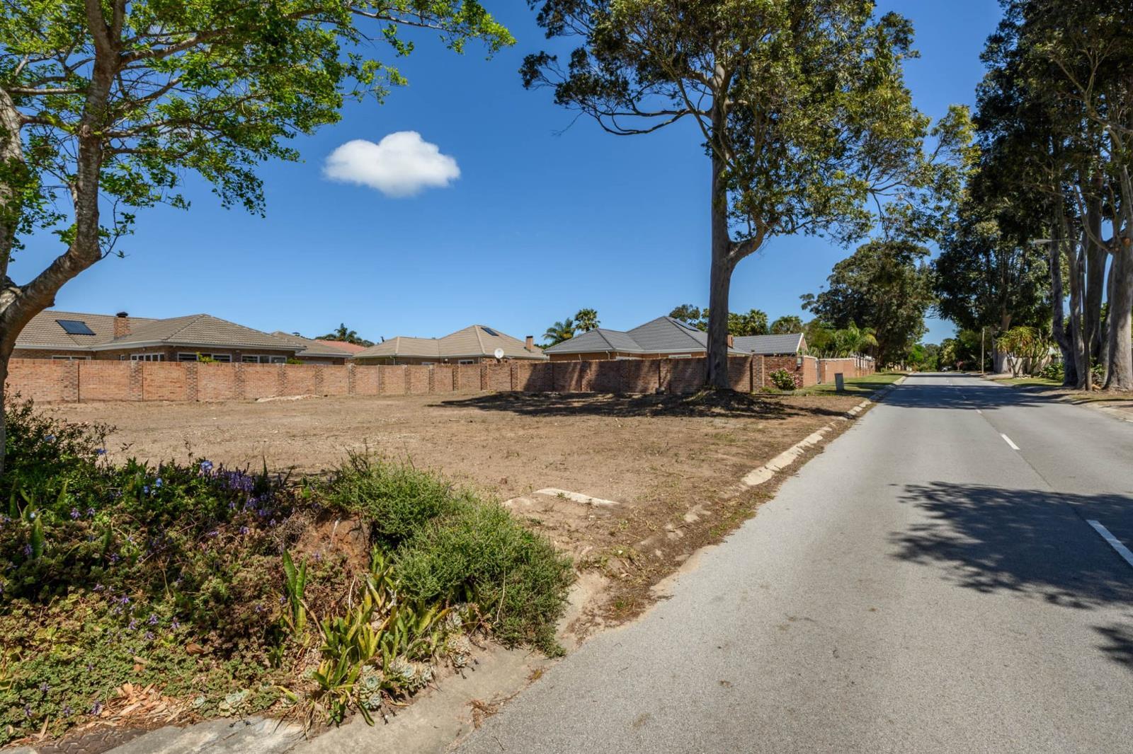 678 m² Land available in Weybridge Park