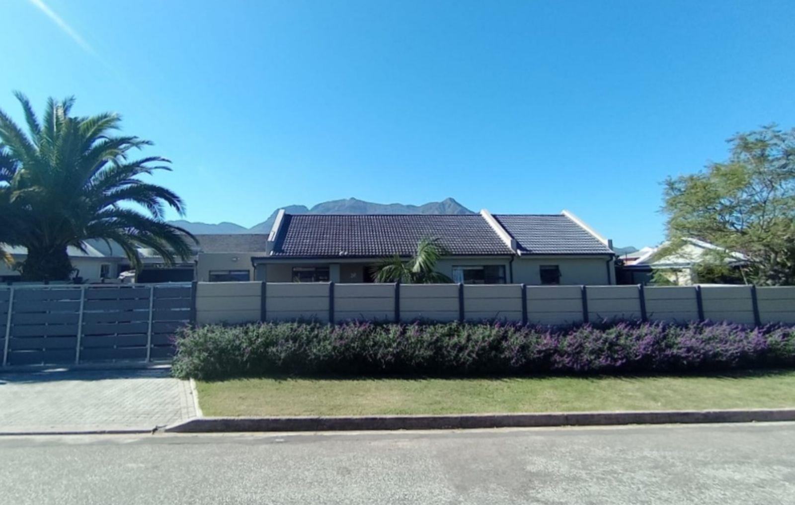 4 Bedroom House in Blanco
