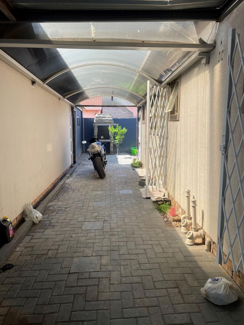 Bachelor apartment in Vanderbijlpark CE
