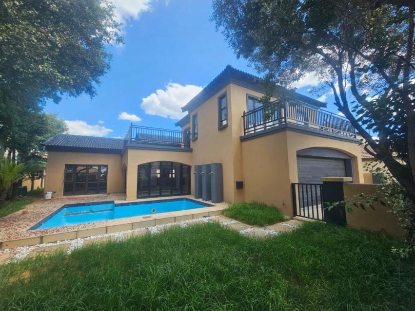 3 Bedroom House in Blue Valley Golf Estate
