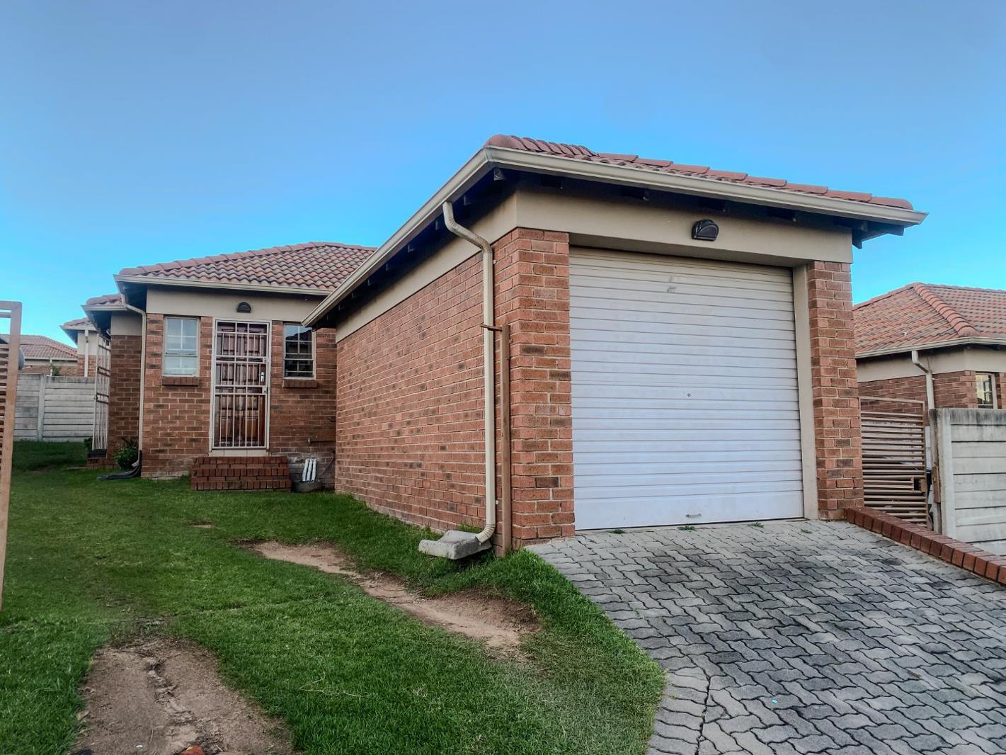 3 Bedroom House in Thatch Hill Estate