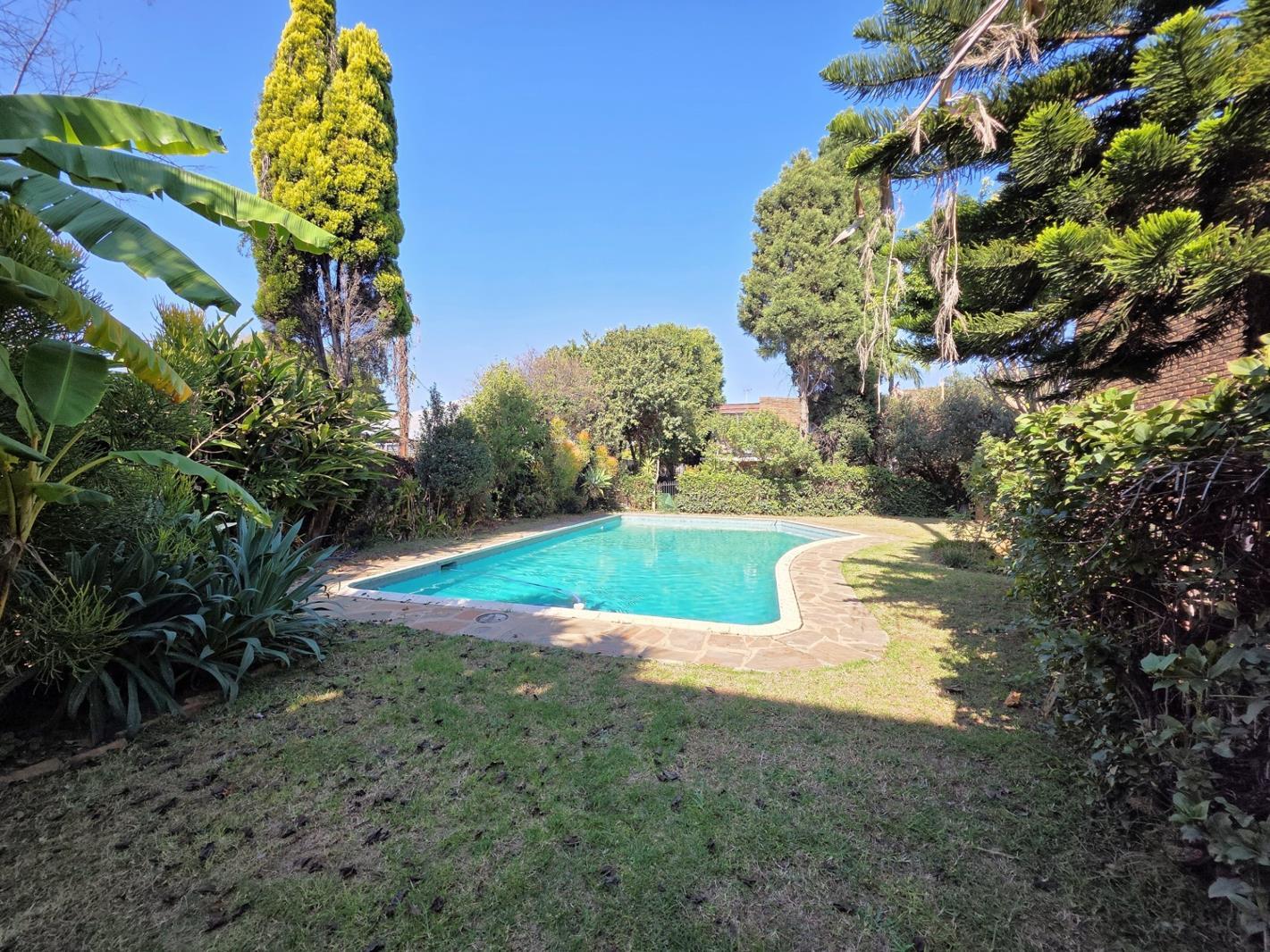 5 Bedroom Duplex in Arcadia