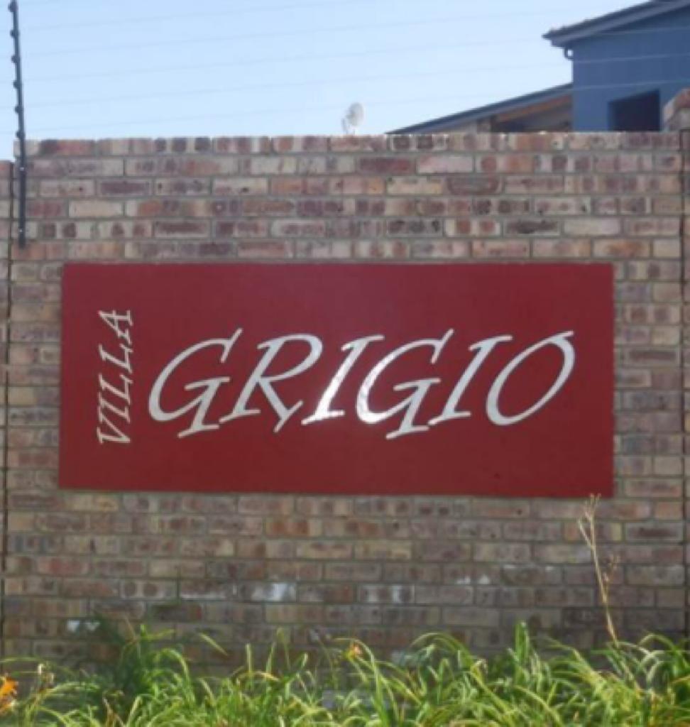 2 Bedroom Apartment in Rooihuiskraal