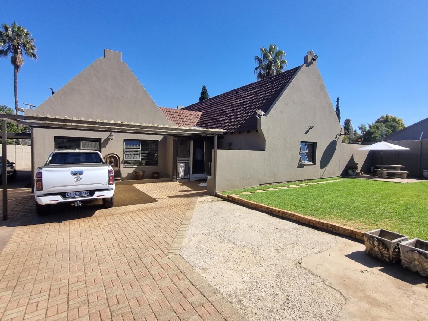 4 Bedroom House in Brackendowns