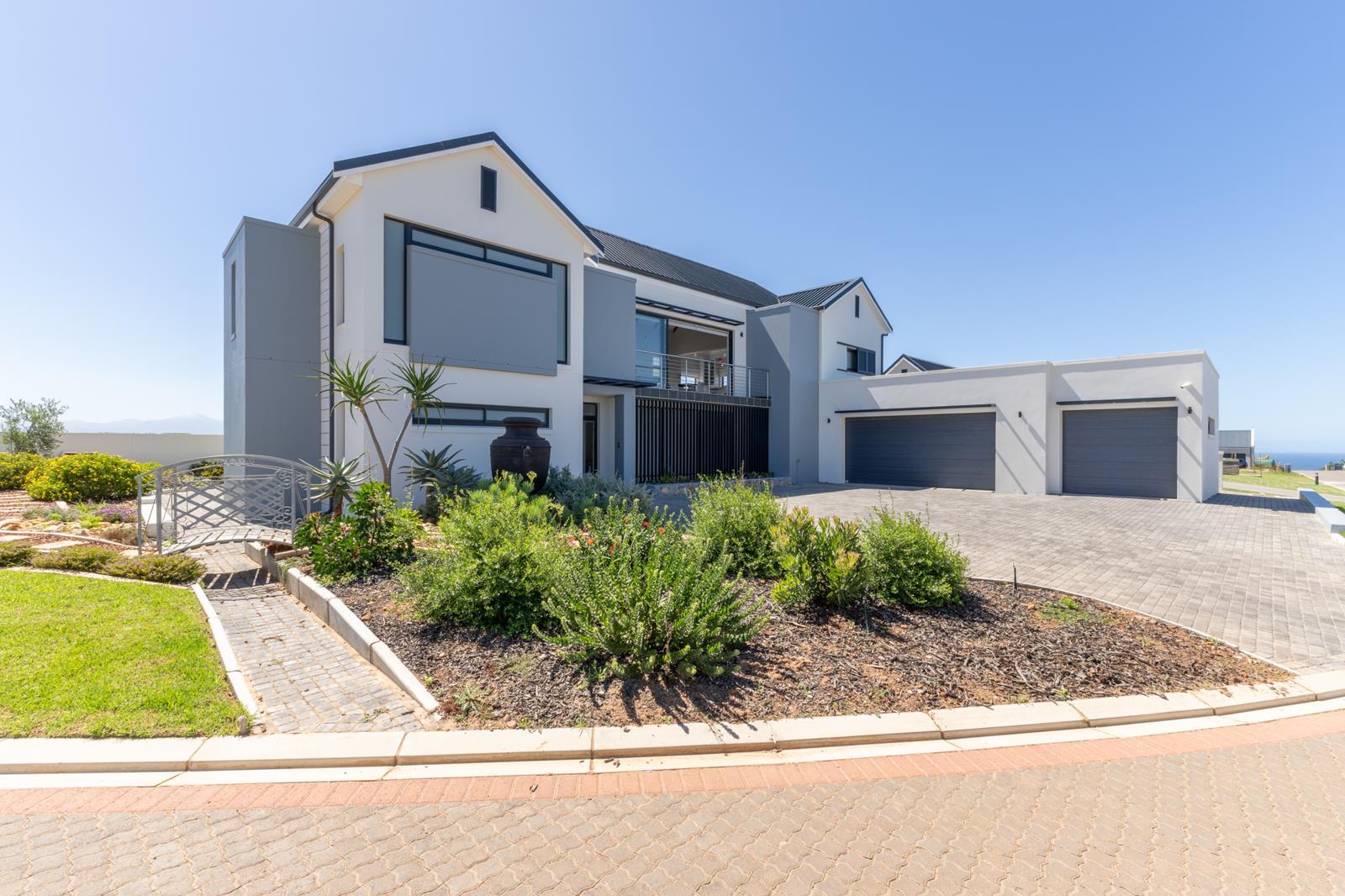 4 Bedroom House in Renosterbos Estate