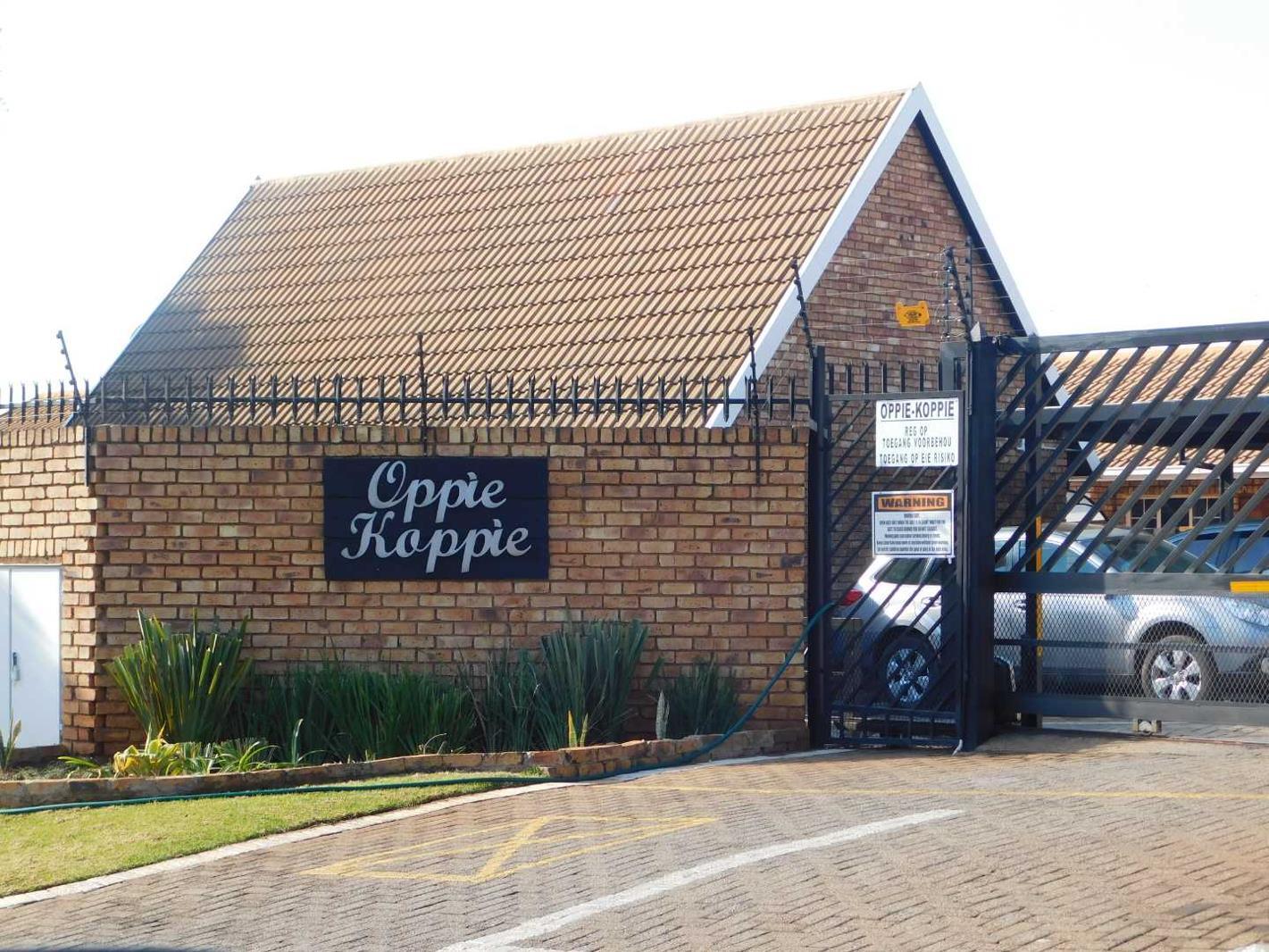 2 Bedroom Townhouse in Hennopspark