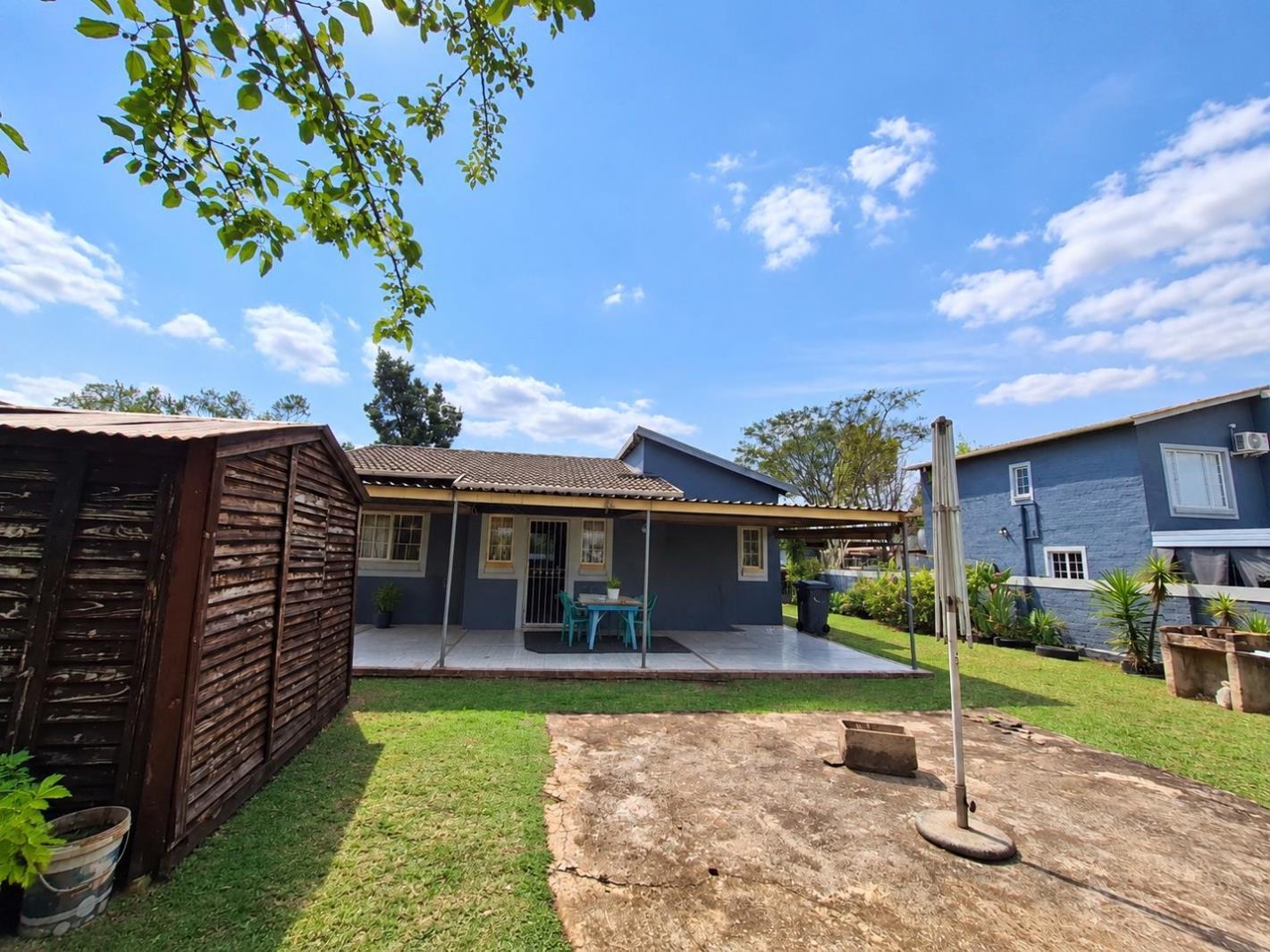 3 Bedroom Apartment in Heuwelsig Estate