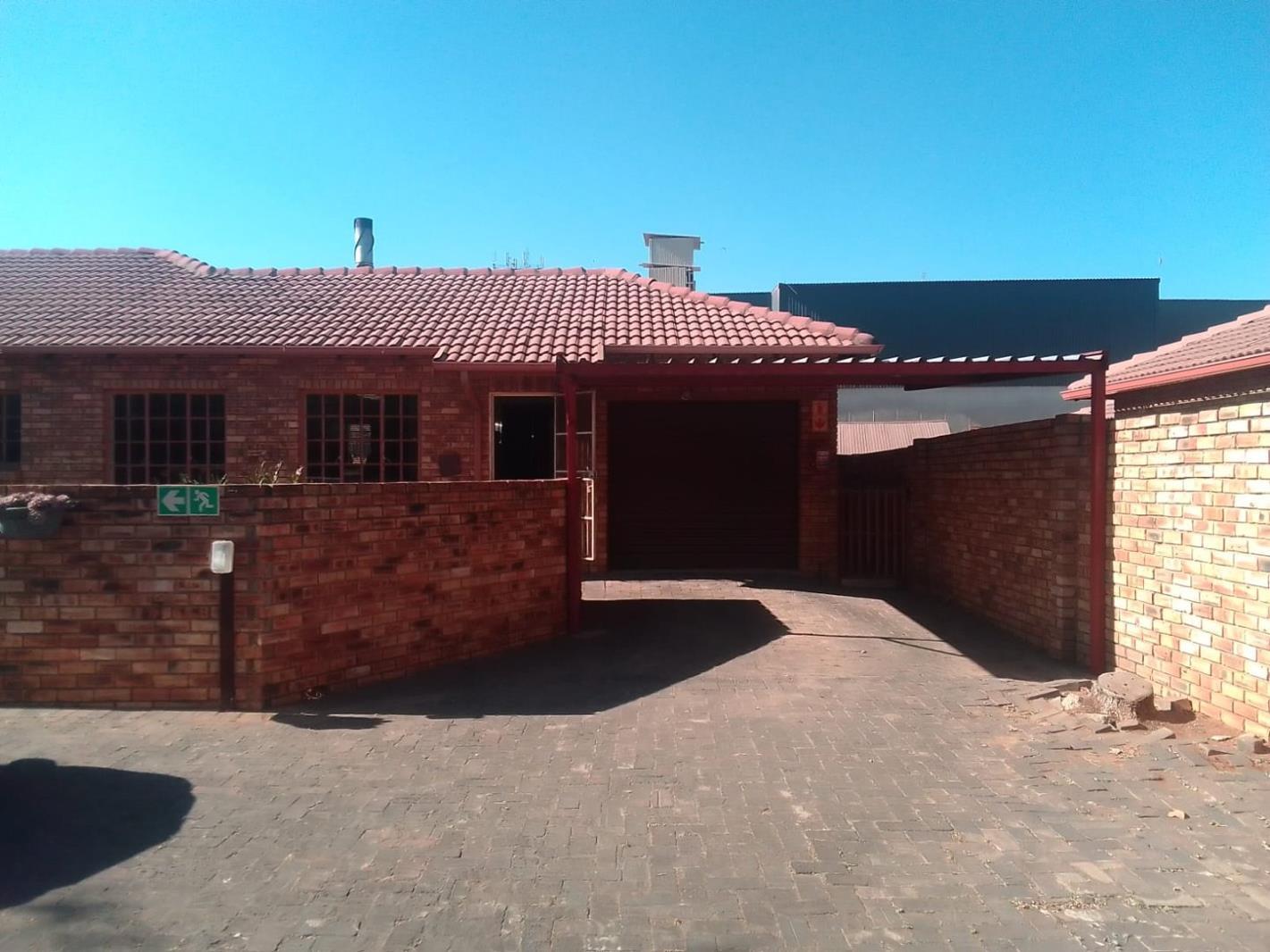 2 Bedroom Townhouse in Robin Park