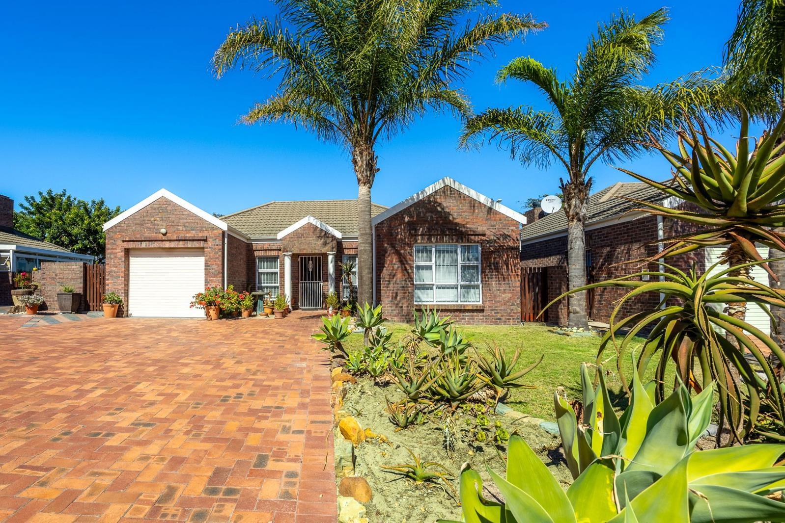 3 Bedroom House in Sonstraal Heights