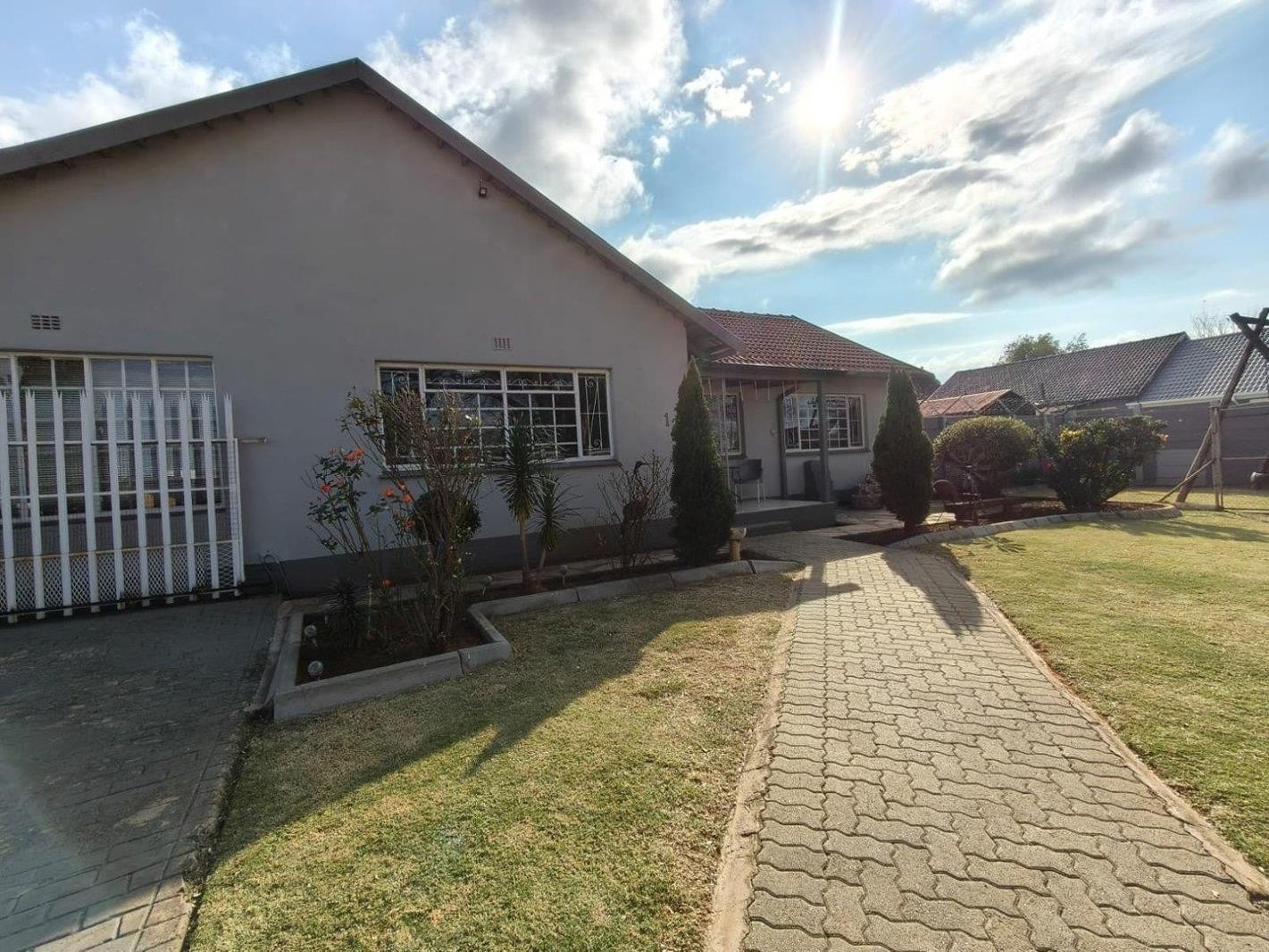 4 Bedroom House in General Alberts Park