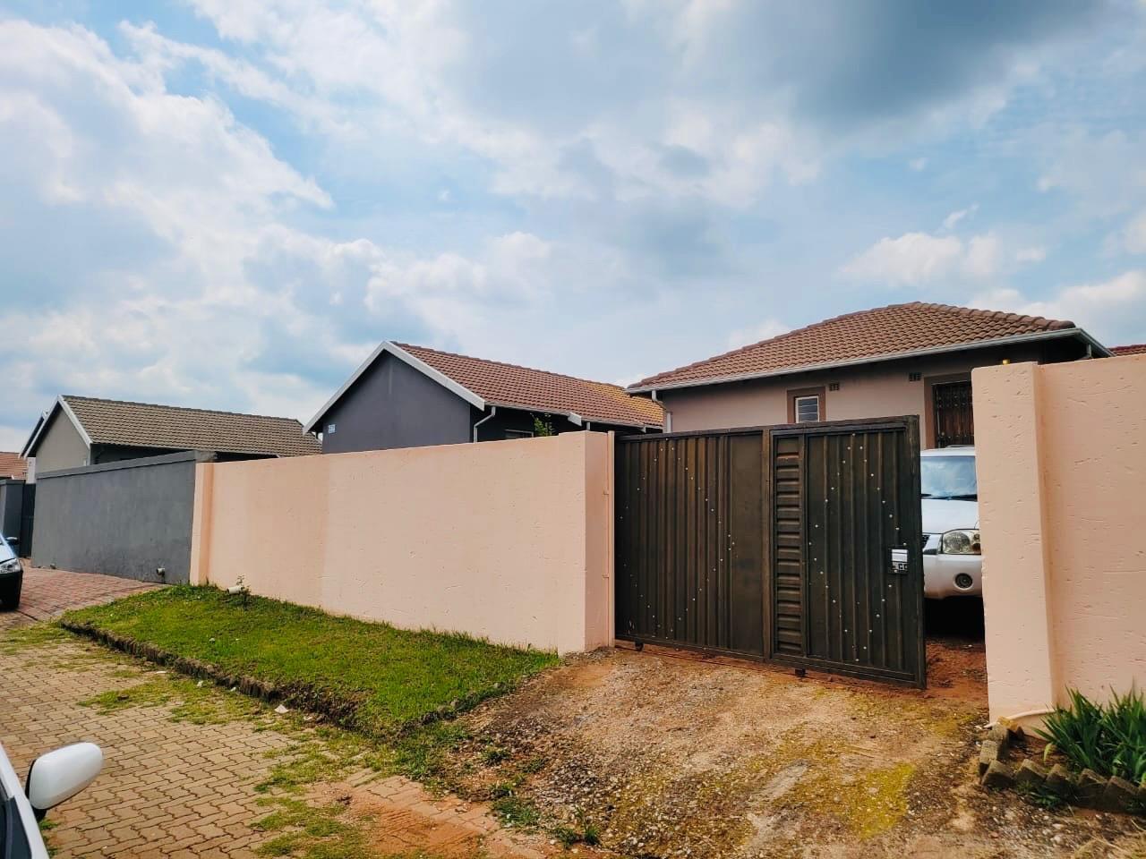 2 Bedroom House in Lenasia South