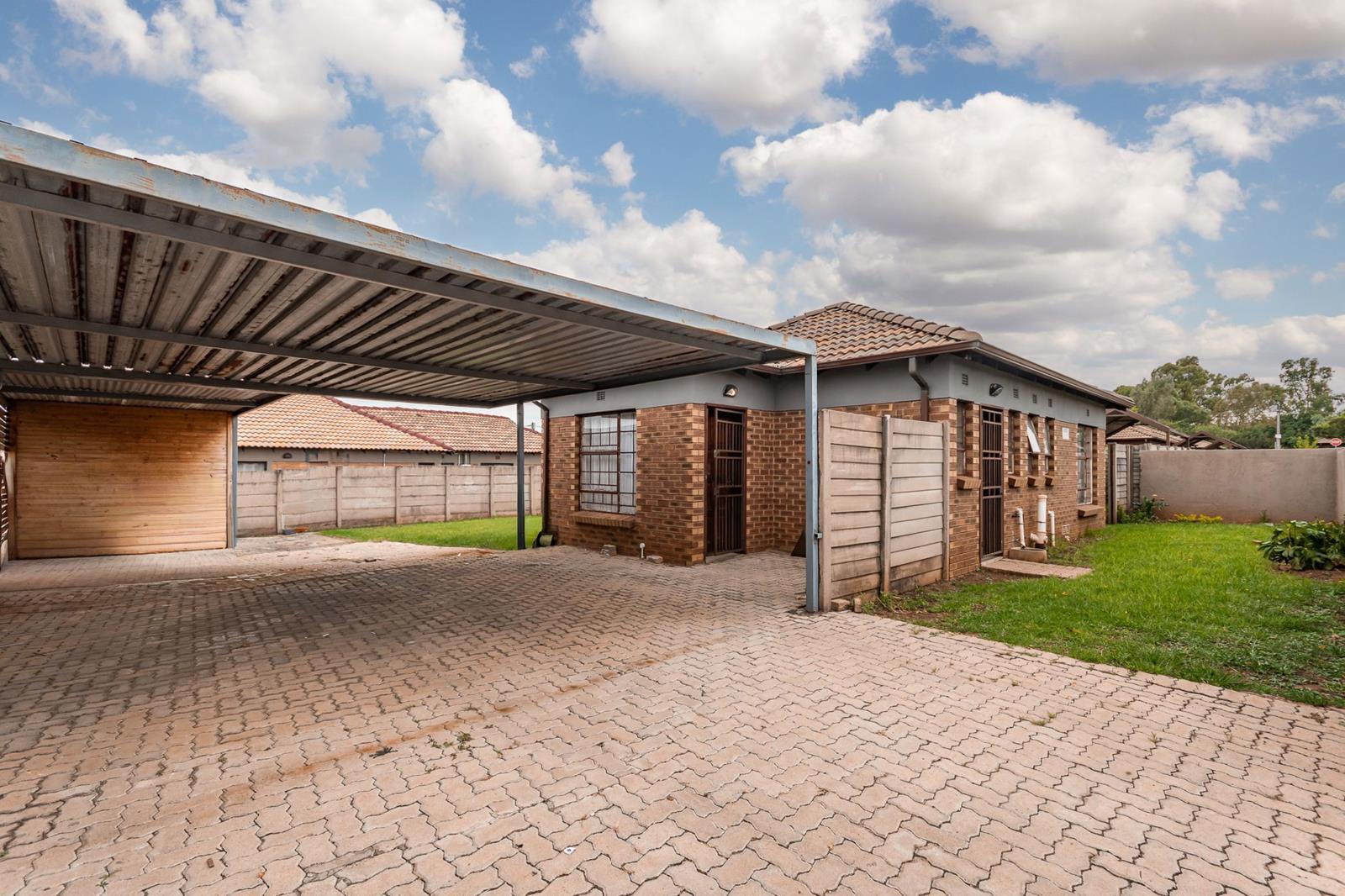 3 Bedroom House in Clayville