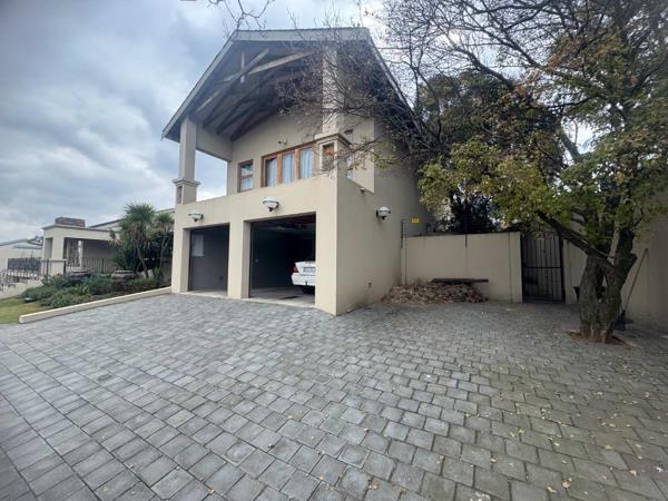 5 Bedroom House in Oakdene