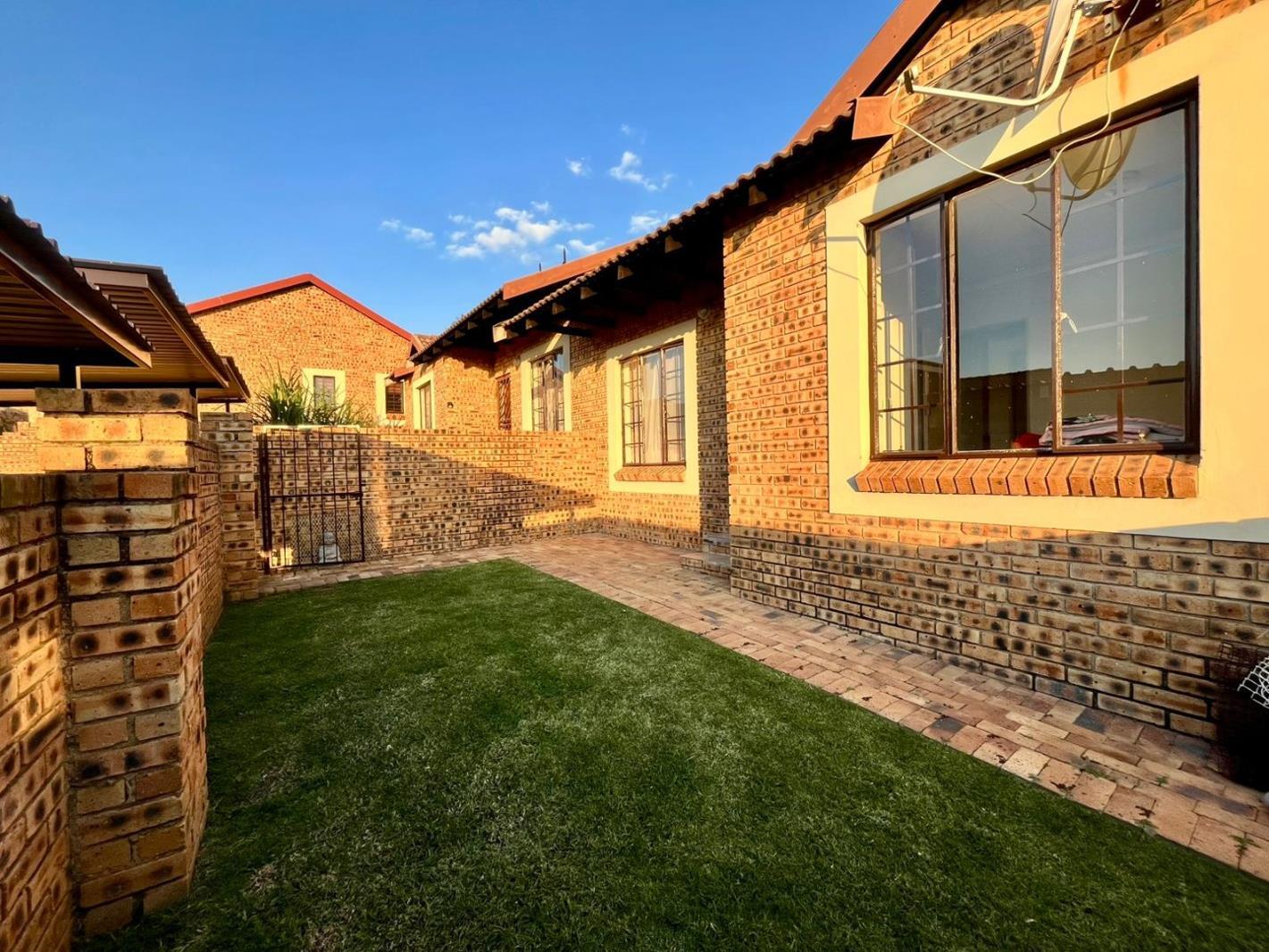 2 Bedroom Townhouse in Wilgeheuwel