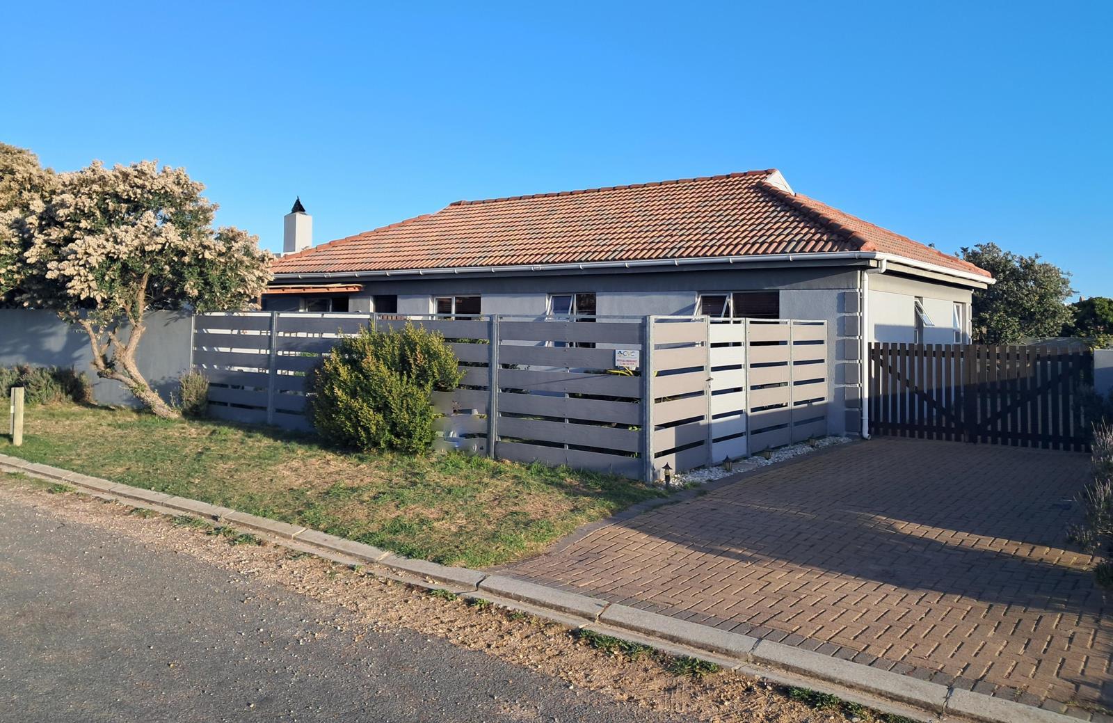 3 Bedroom House in Pearly Beach