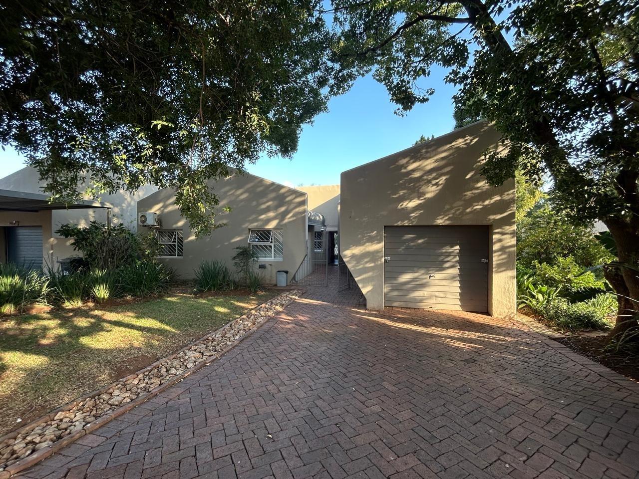 3 Bedroom Townhouse in Die Hoewes