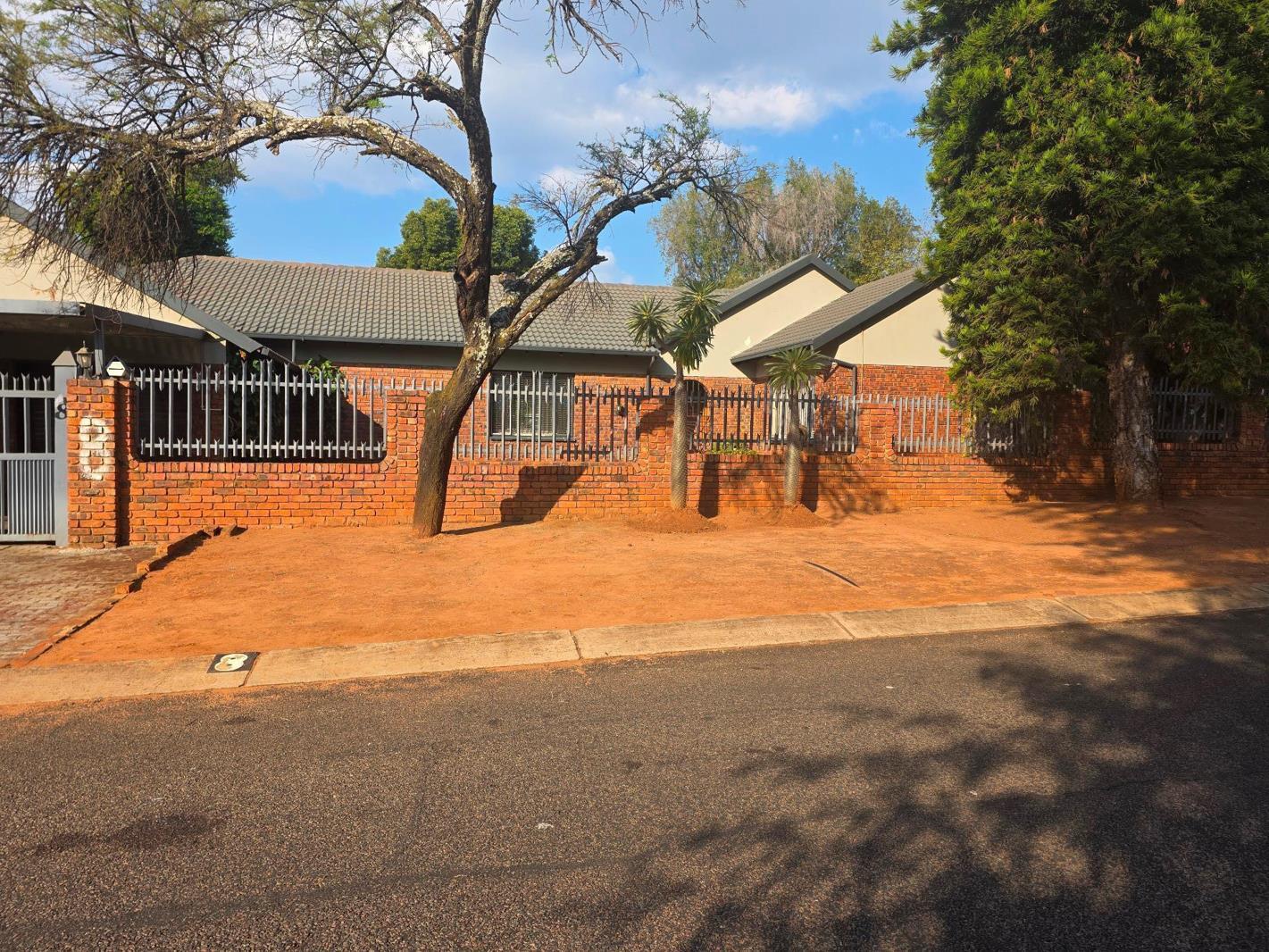 6 Bedroom House in Theresapark