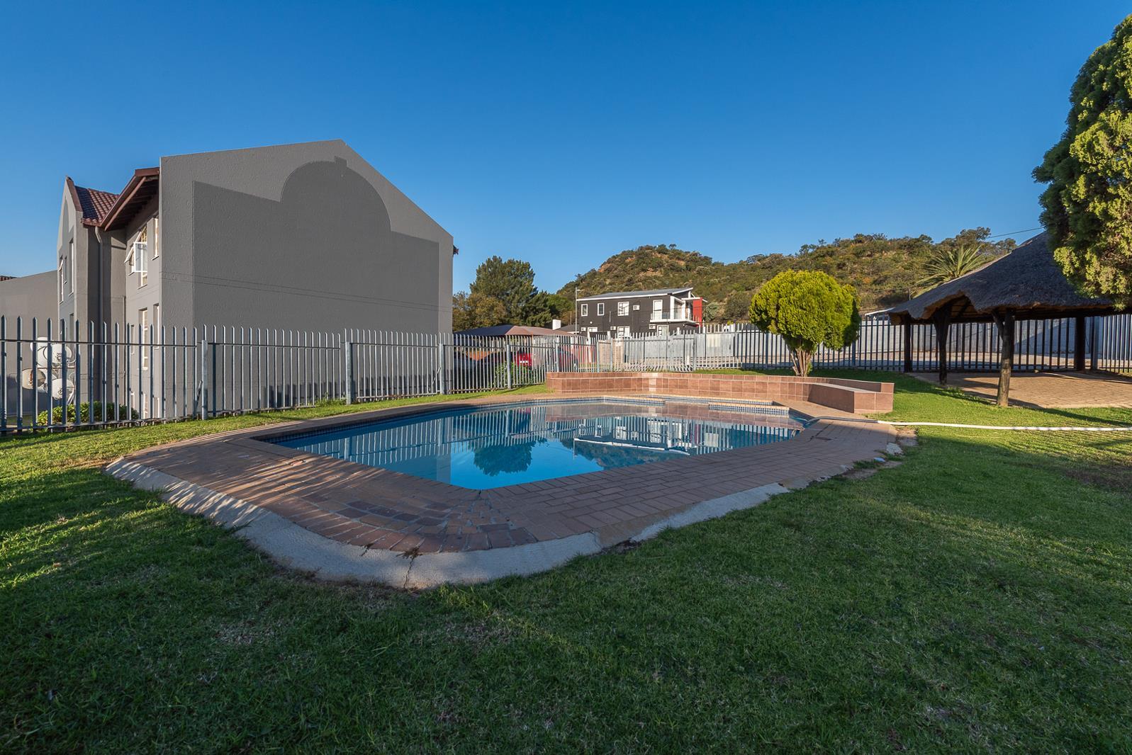 1 Bedroom Townhouse in Alan Manor